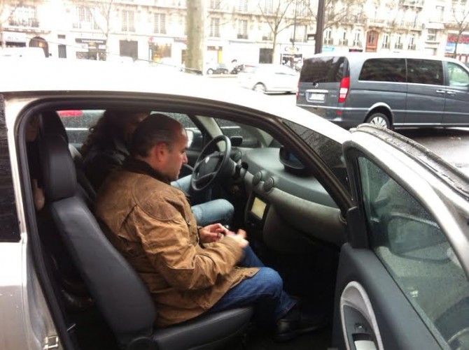 O Prefeito de Fortaleza, visitando o sistema Autolib, na França, que tem 900 estações, 3 mil veículos e 75 mil usuários, que fazem cerca de 15 mil viagens por dia.